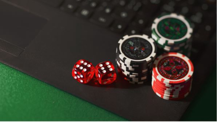 Online Gambling Games – What Are The Advantages Of Playing Online?