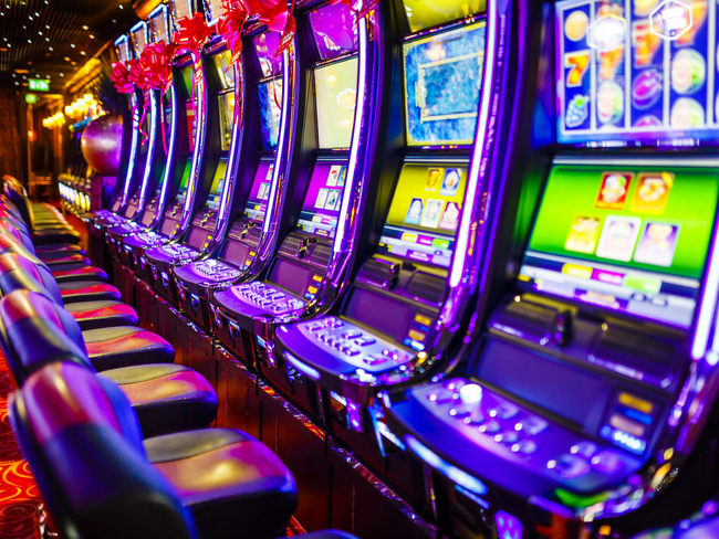 Why Do People Prefer Online Slot Games At Casinos?