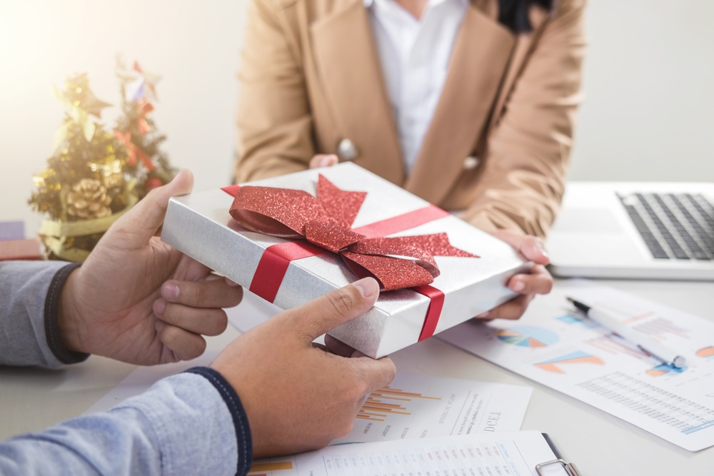Gifts: When To Give Gifts To Customers