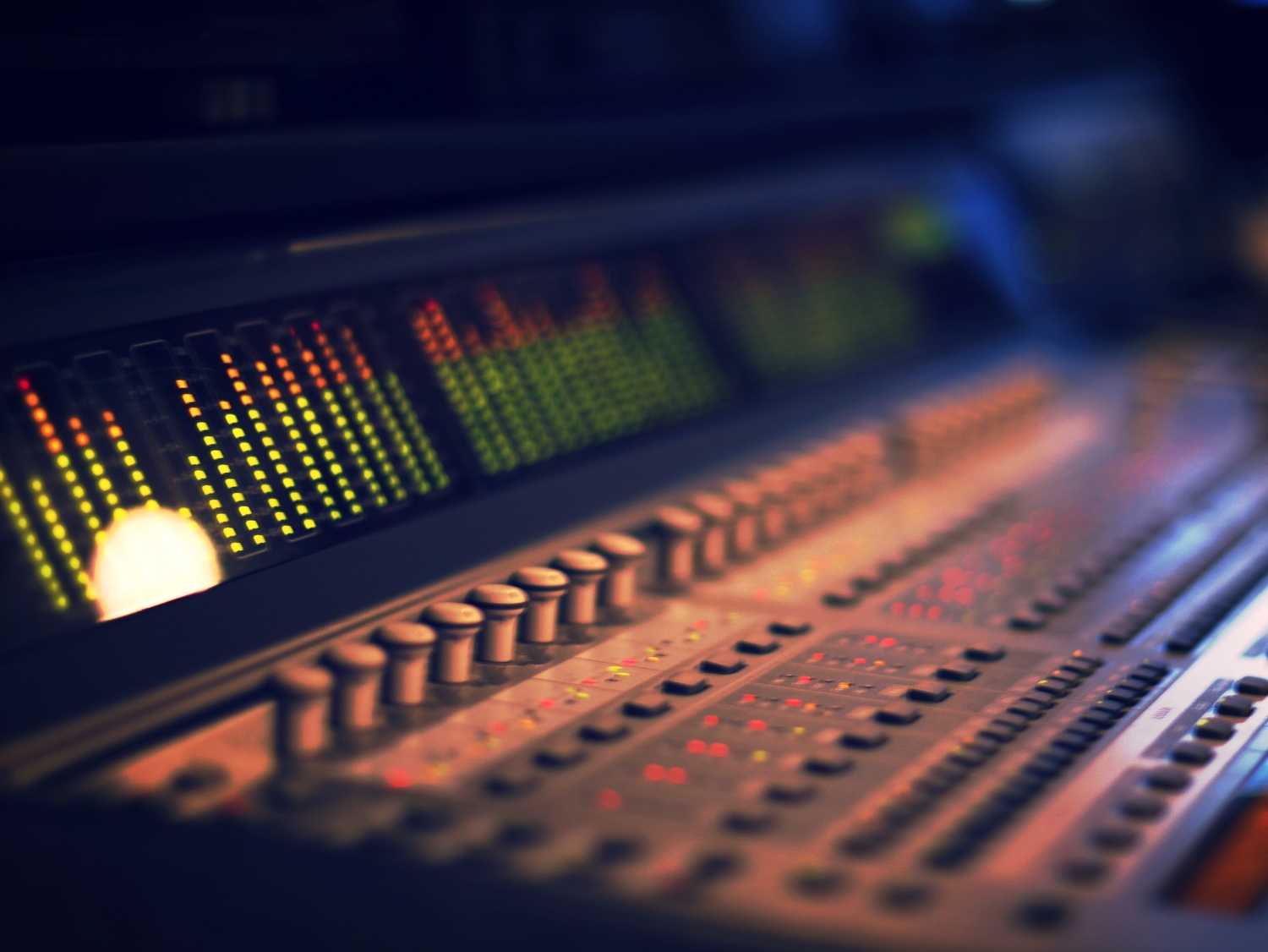 Helpful Guide To Become A Freelance Mixing Manager